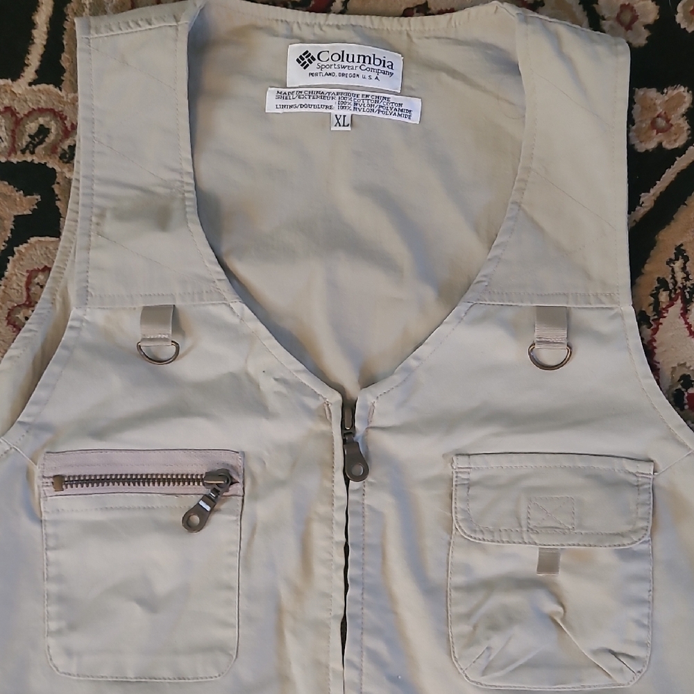Columbia Khaki Outdoor Vest - Picture 4 of 6
